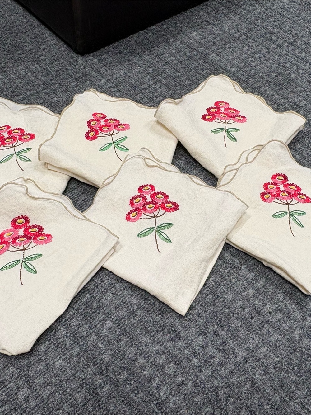 Embroidered Cream Cotton Napkin Set with Pink Floral Motif